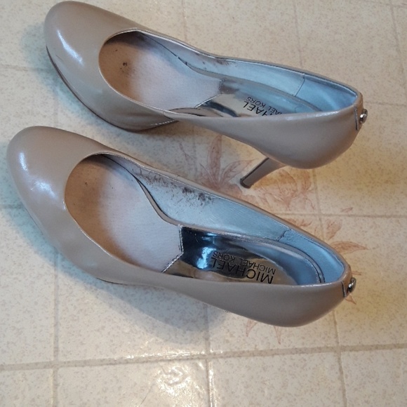 Micheal Kors Heels Shoes - Picture 2 of 8